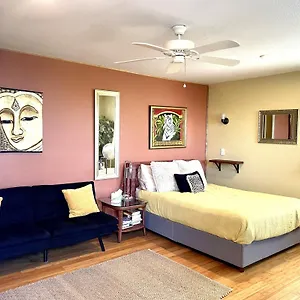 The Sanctuary Holiday home Captain Cook